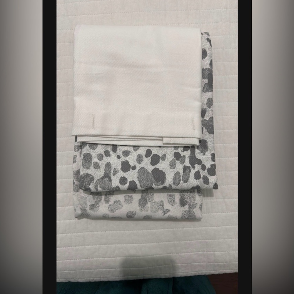 Brand New hite and Gray Animal Print